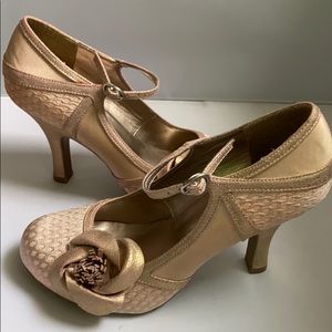 Ruby Sboo With baby doll strap. (Rose gold)